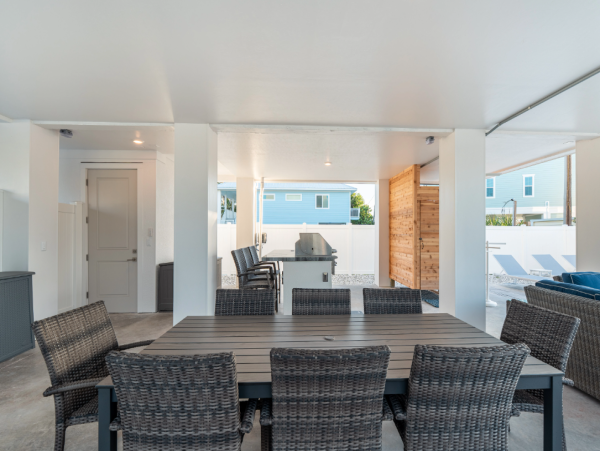 Modern Coastal Beach House - Perfect for Families & Groups